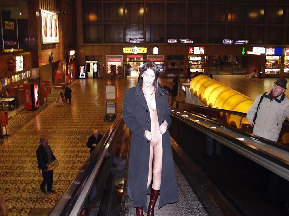 25P FLASHING IN PUBLIC - TERESA