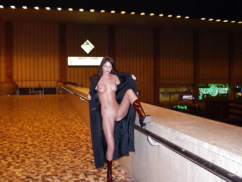 25P FLASHING IN PUBLIC - TERESA