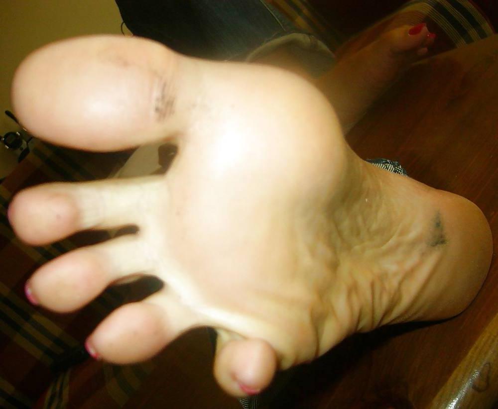 16P Sexy feet of a sexy young lady