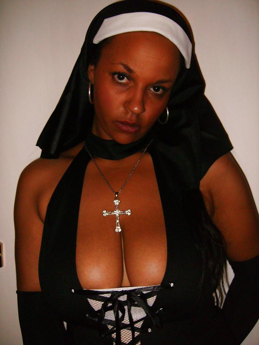 25P BUSTY BLACK