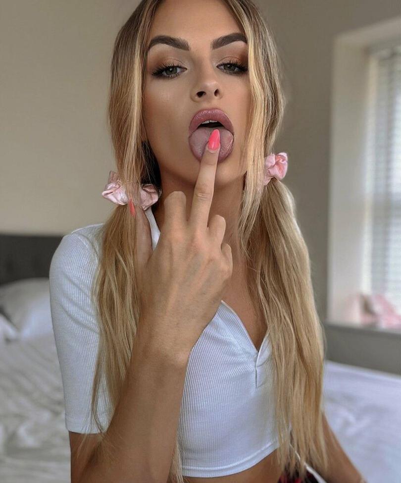 25P Goddess Leona nude