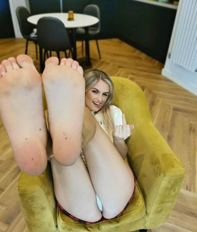 25P Goddess Leona nude