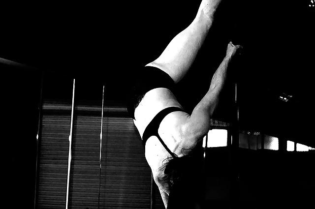 22P Pole-Dancing