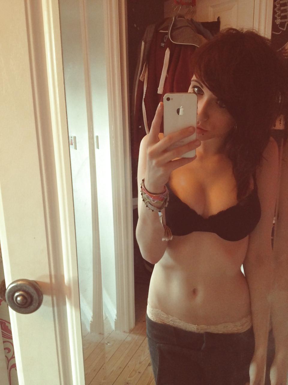 17P Sexy british tumblr girl