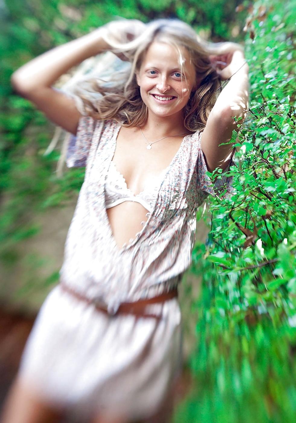25P Alena undressing