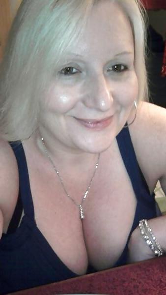 14P Heavy Saggy Mature Cleavage