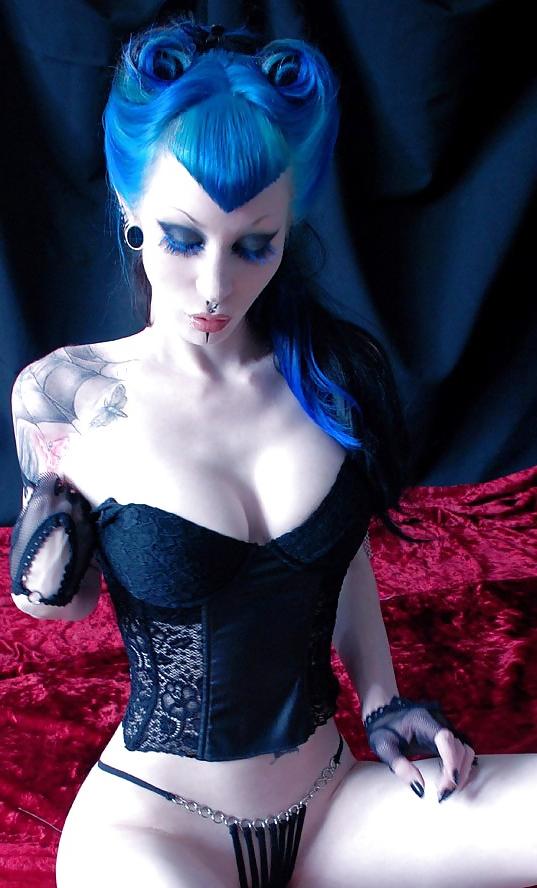 24P Gothic Sluts