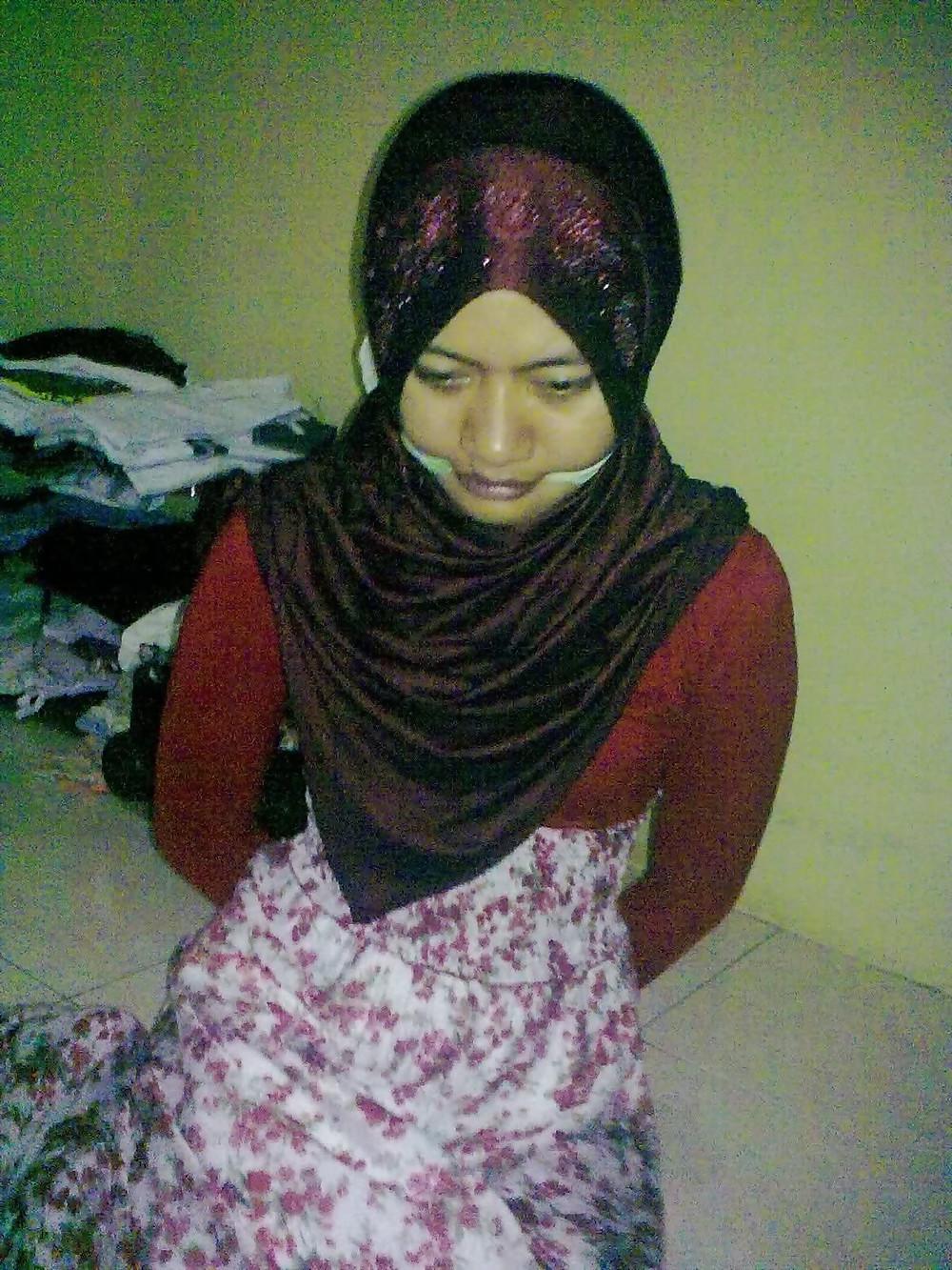 8P Asian Bondage Hijab