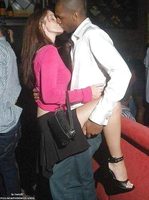 25P Interracail Kissing