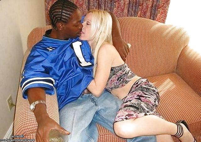 25P Interracail Kissing