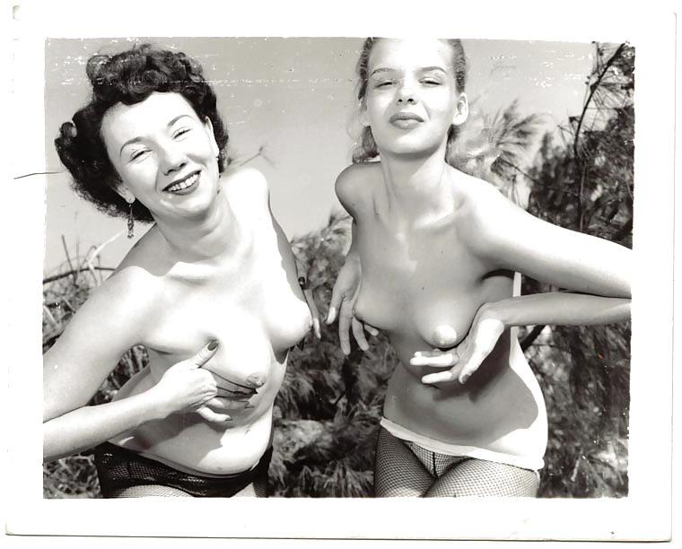 13P Retro black and withe