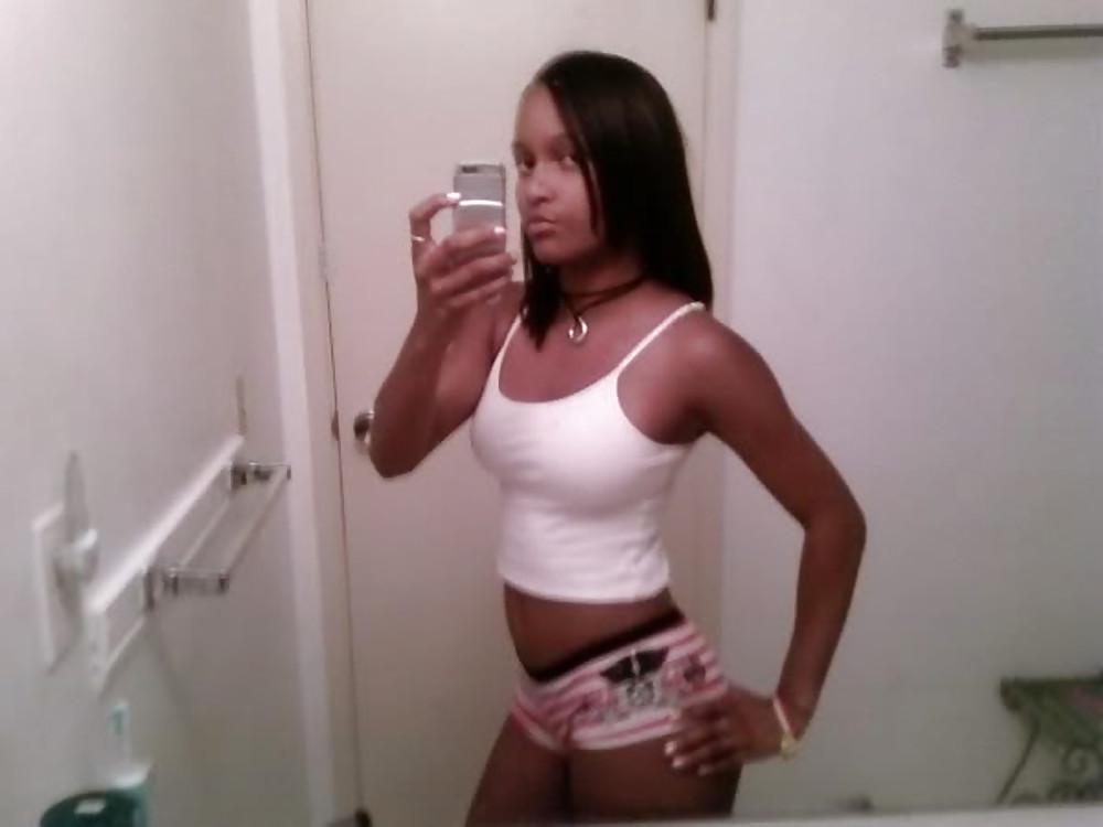 25P BLACK TEEN JENNA SELFPICS