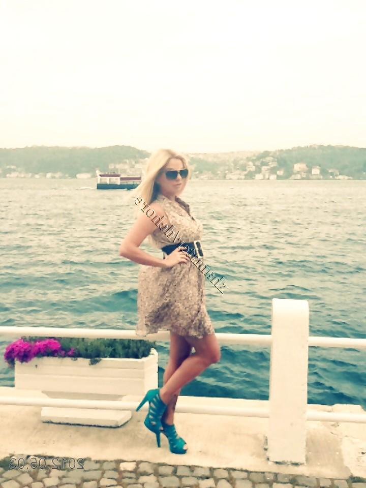 25P Turkish Singer Berna ARICI