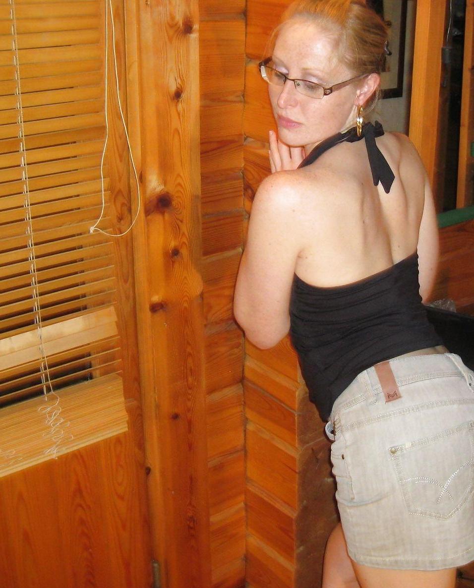 25P NERDY BLONDE SHOWING ALL