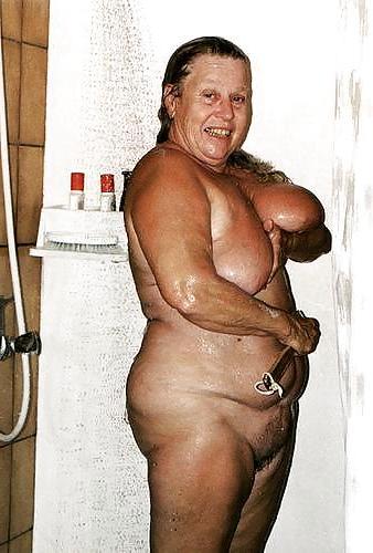25P Shower girls.