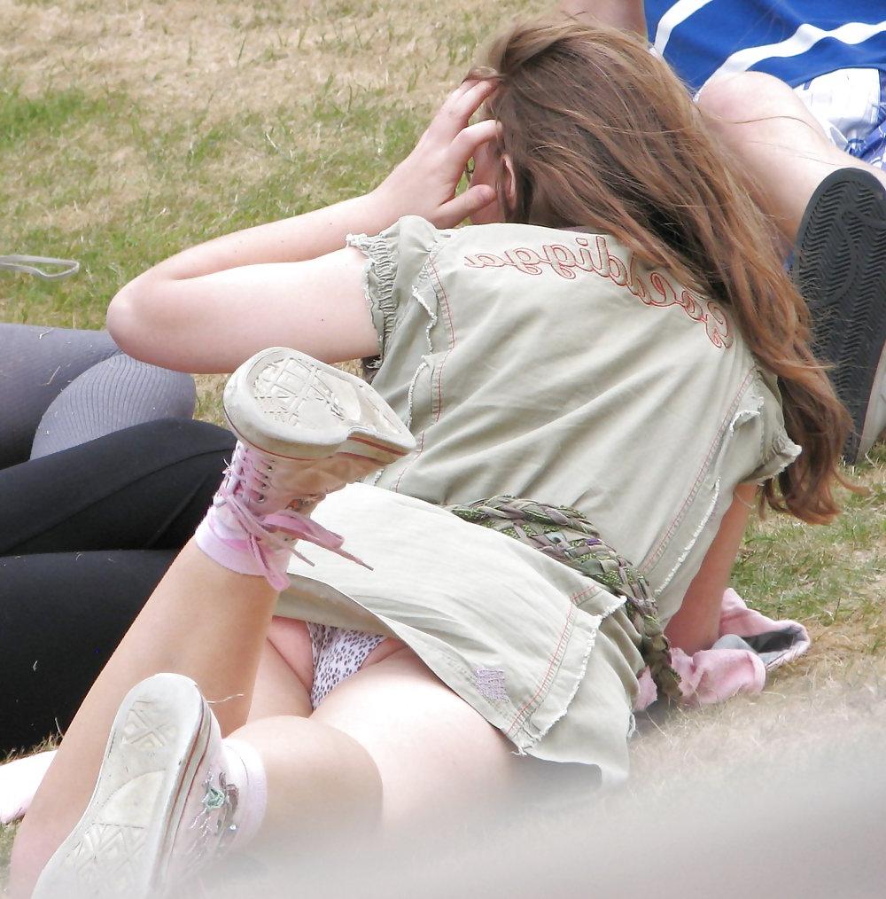 20P Candid nipple slips