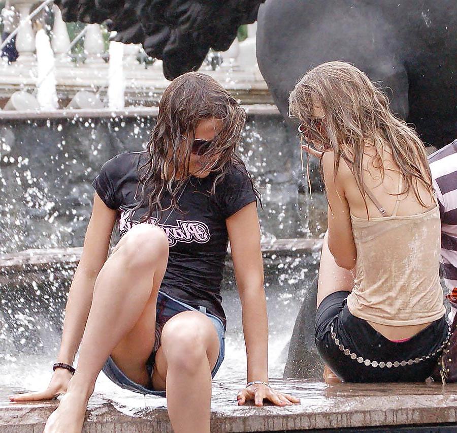 20P Candid nipple slips