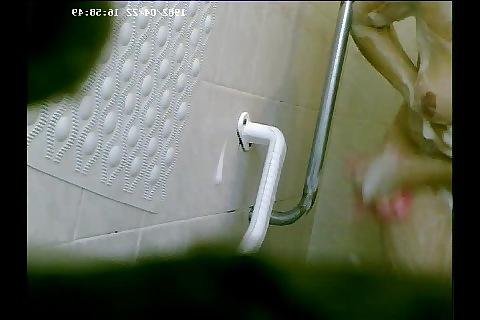 25P Amanda MILF nude in the shower