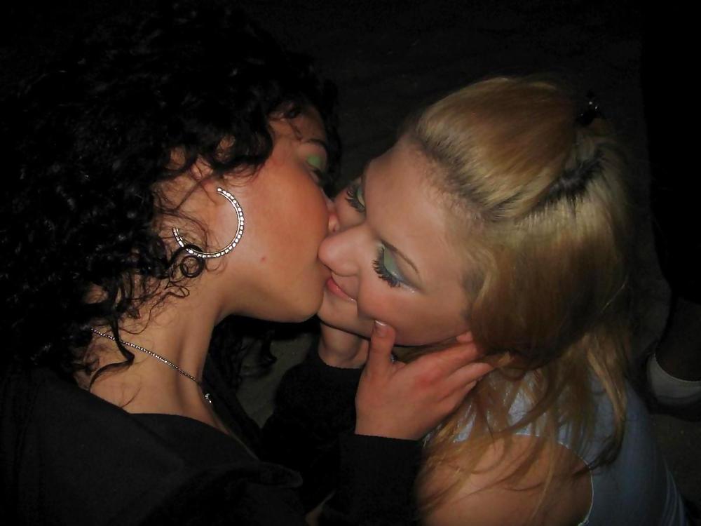 16P Girls kissing and havivg fun...