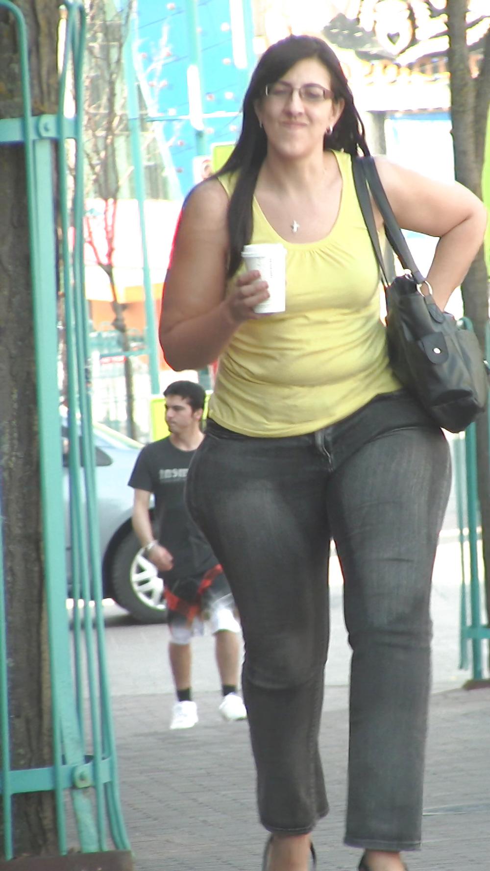 25P Voyeur thick BBW