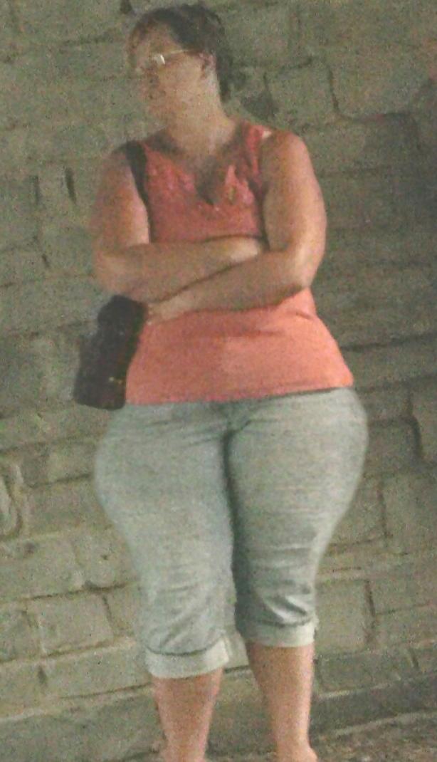 25P Voyeur thick BBW