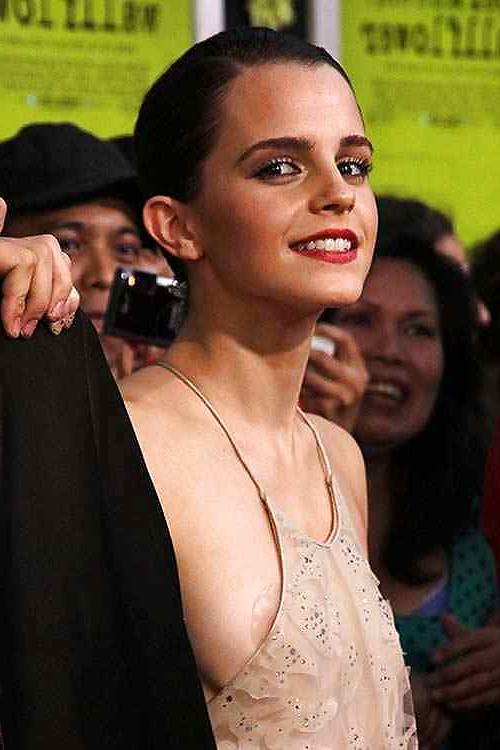 25P Emma Watson boob slip