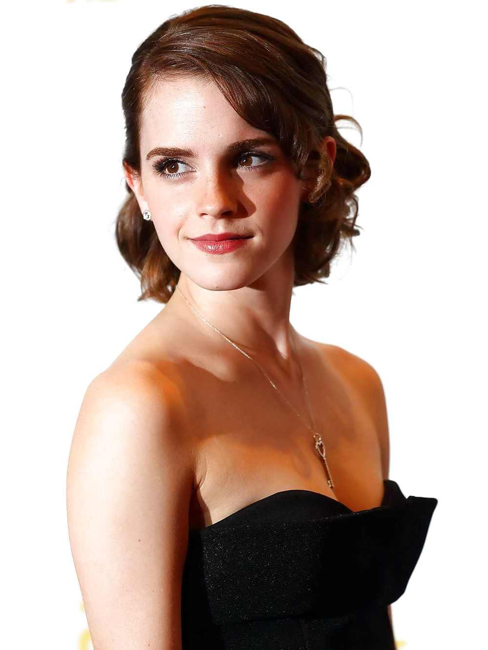 25P Emma Watson boob slip