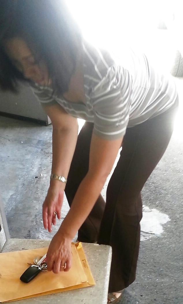 12P Asian milf candid