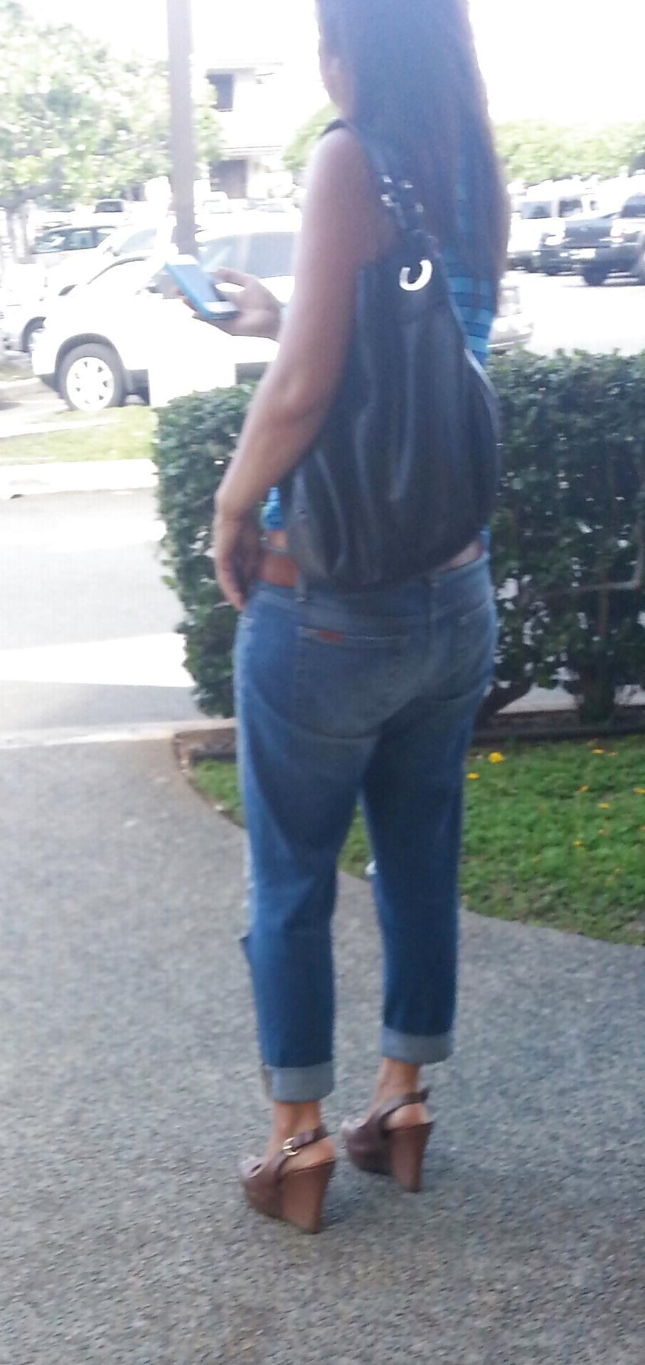 12P Asian milf candid