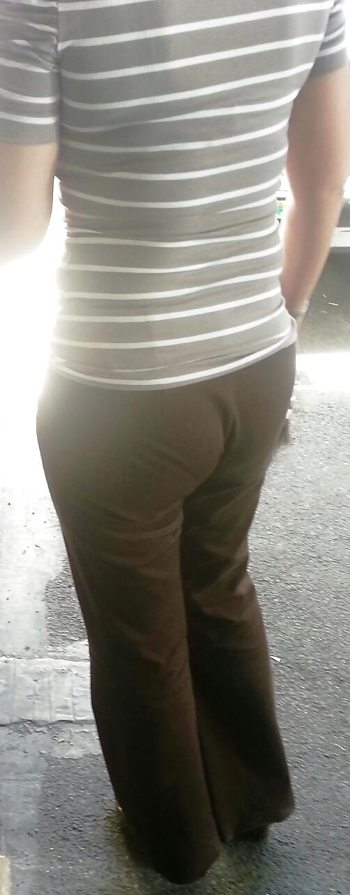 12P Asian milf candid