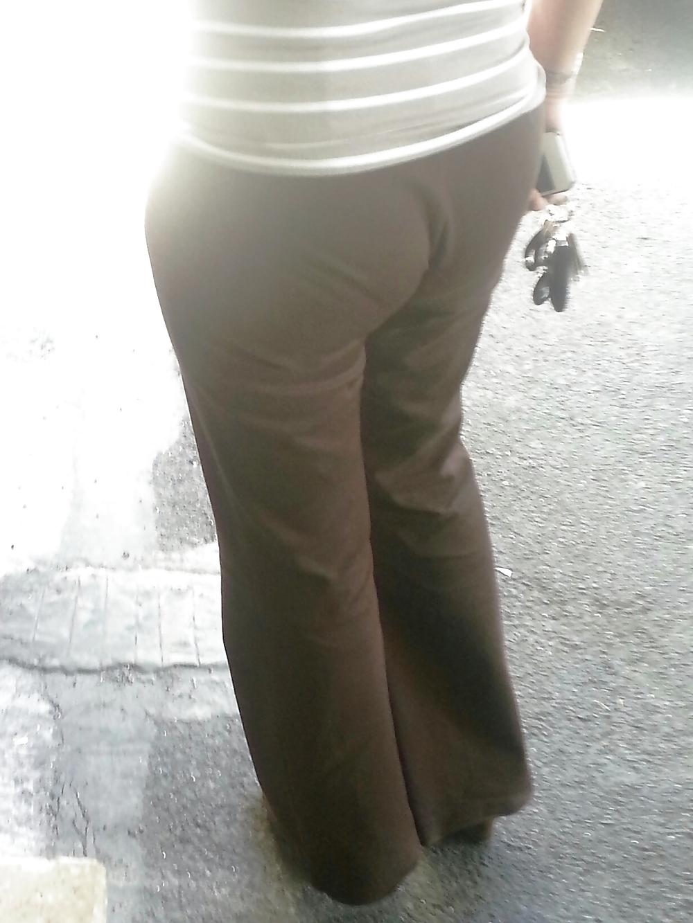 12P Asian milf candid