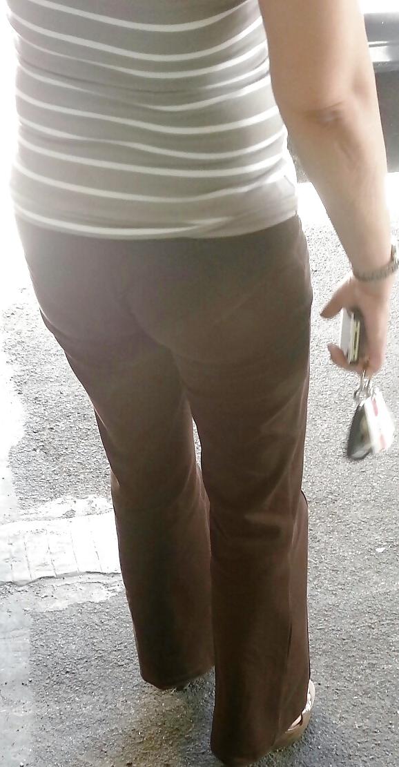 12P Asian milf candid