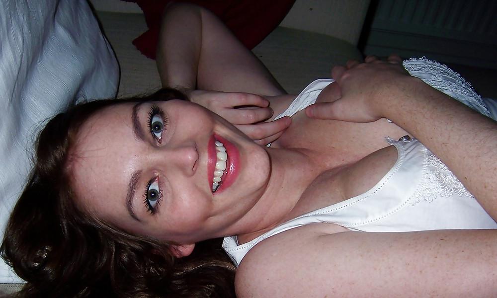 25P Sexy Cleavage Milf