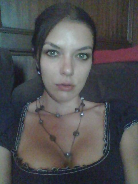 4P Adrianne Curry Drops Twitter Cleavage