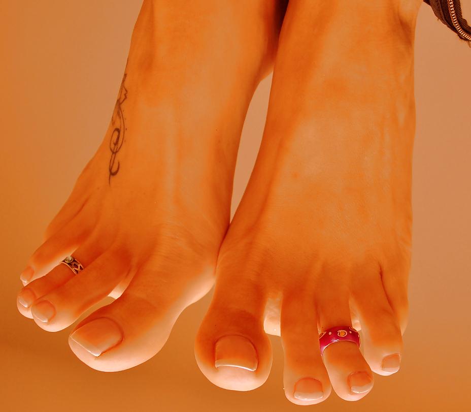 25P Foot fetish gallery 10