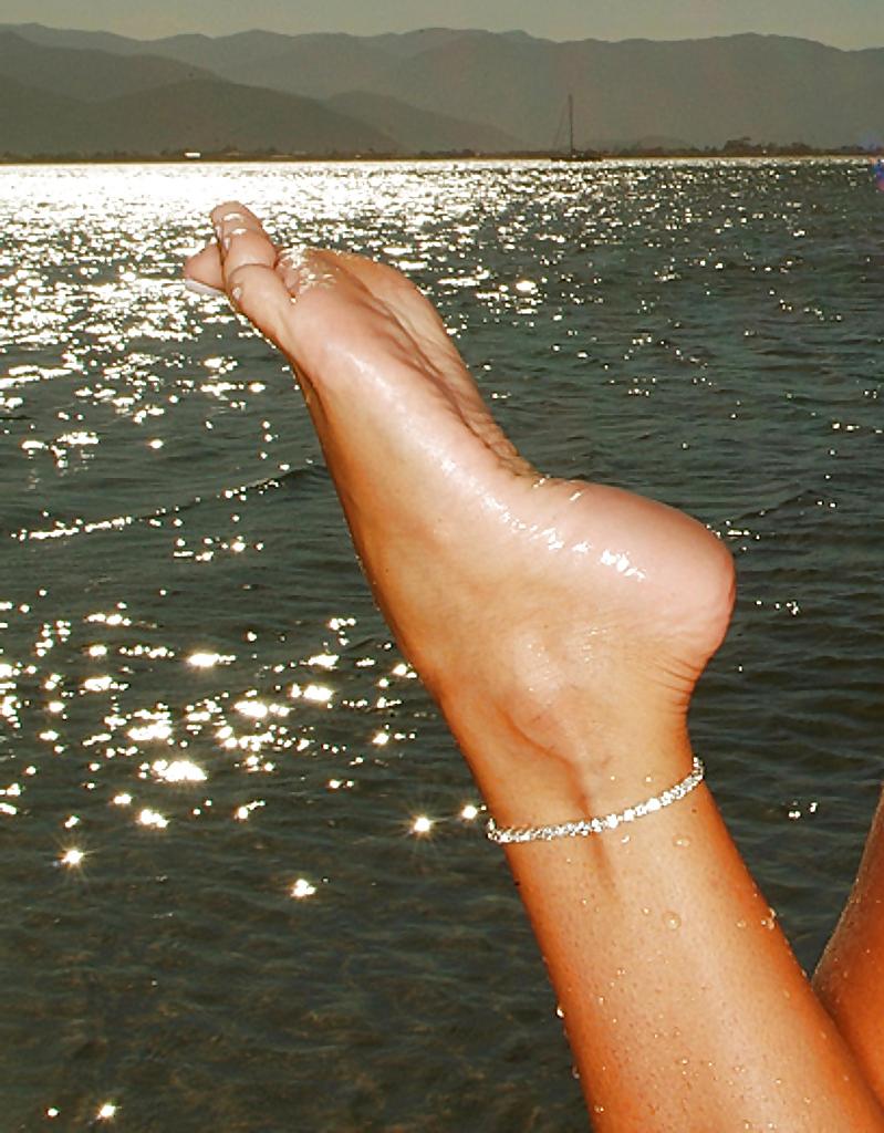 25P Foot fetish gallery 10
