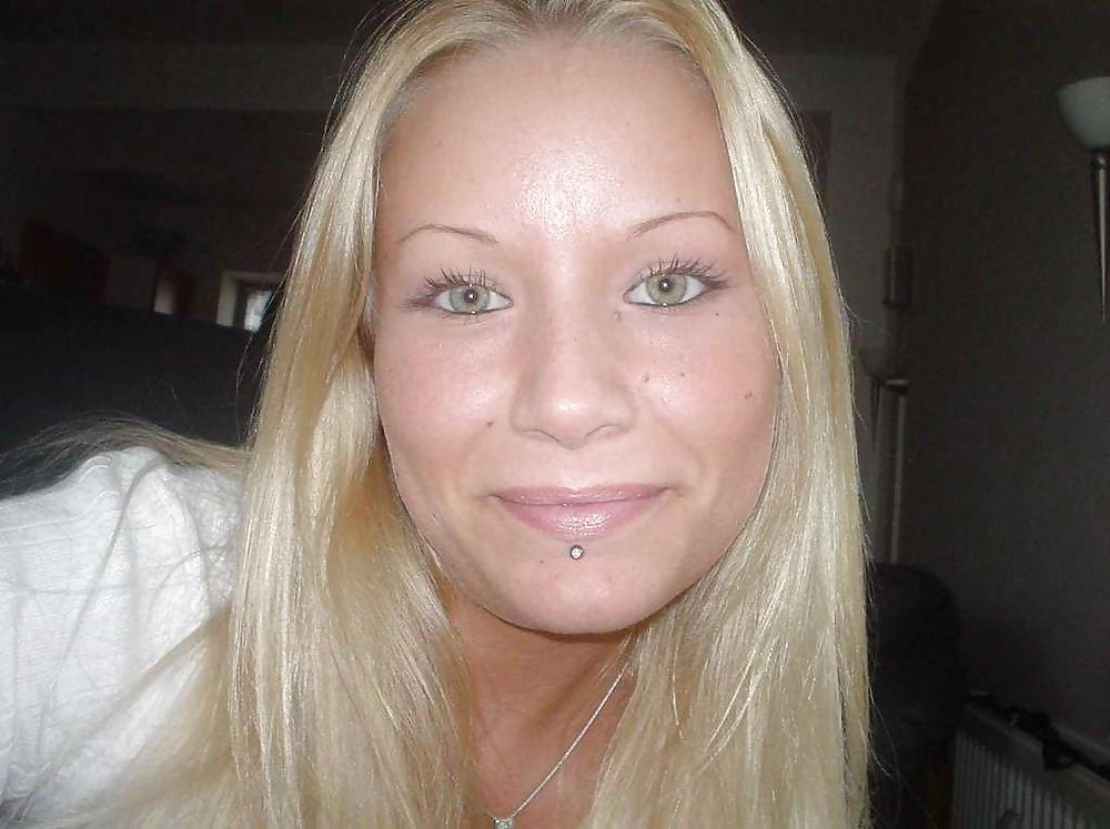 10P Gorgeous Blonde Milf Posing