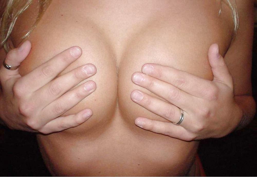 10P Gorgeous Blonde Milf Posing