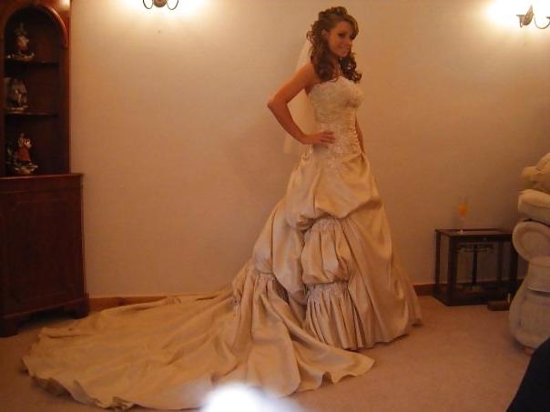 25P Lot's asked me to post Roxanne's wedding pics. Have fun so