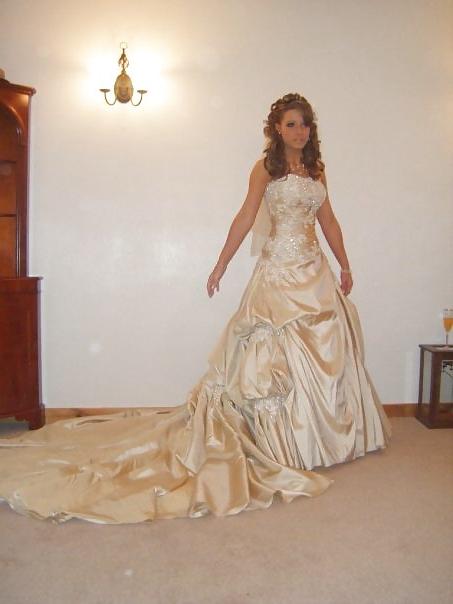 25P Lot's asked me to post Roxanne's wedding pics. Have fun so