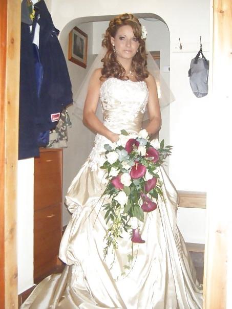 25P Lot's asked me to post Roxanne's wedding pics. Have fun so