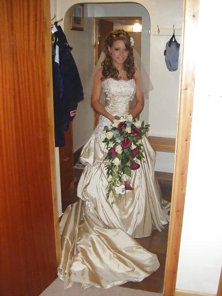 25P Lot's asked me to post Roxanne's wedding pics. Have fun so