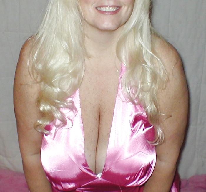 25P Huge Titted Mature Blonde BBW - Cindy