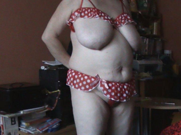 14P Bbw red spotty peek a boo