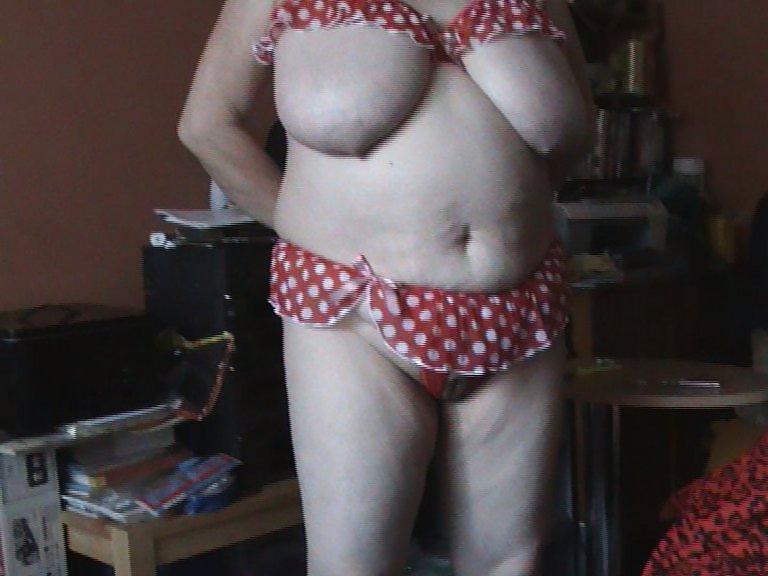 14P Bbw red spotty peek a boo