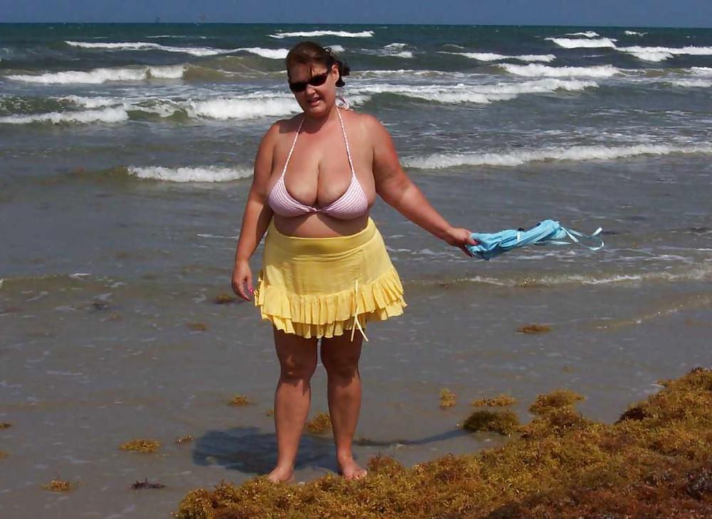 25P Bbw  in bikinis