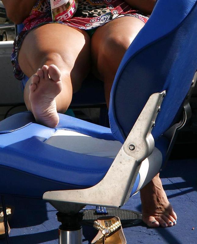 20P Sexy feet with long toes..love them