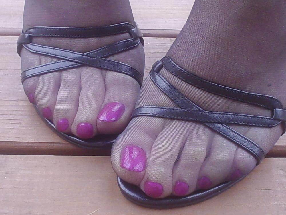 20P Sexy feet with long toes..love them