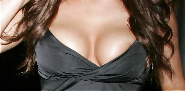 21P Jessica Simpson Cleavage