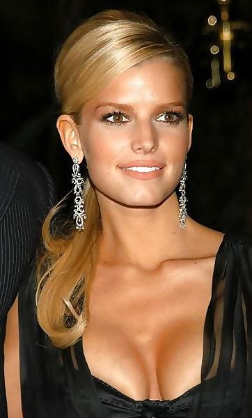 21P Jessica Simpson Cleavage